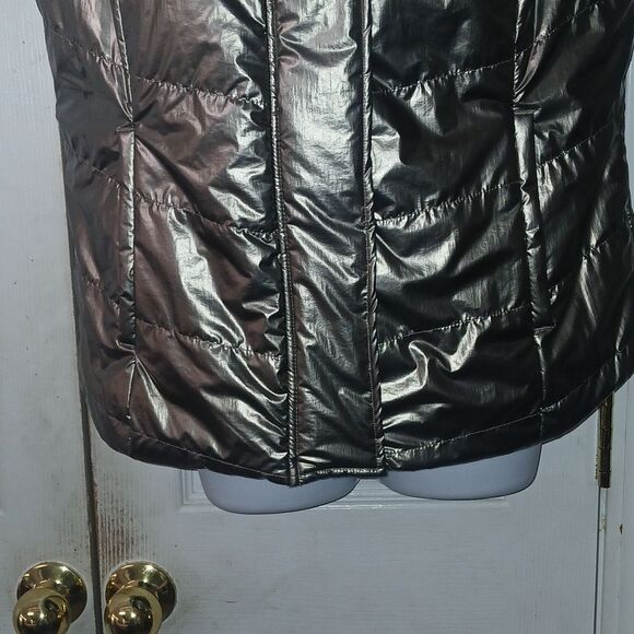 Chico's  gold  metal metallic puffer vest  Chico's Sz 1   Regular Sz 8 NWOT - Picture 2 of 7